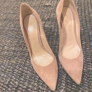 Nude pumps